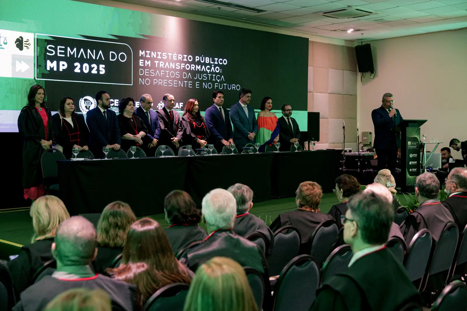 Imagem da notícia MPCE entrega comenda máxima da entidade e exalta trajetória dos homenageados