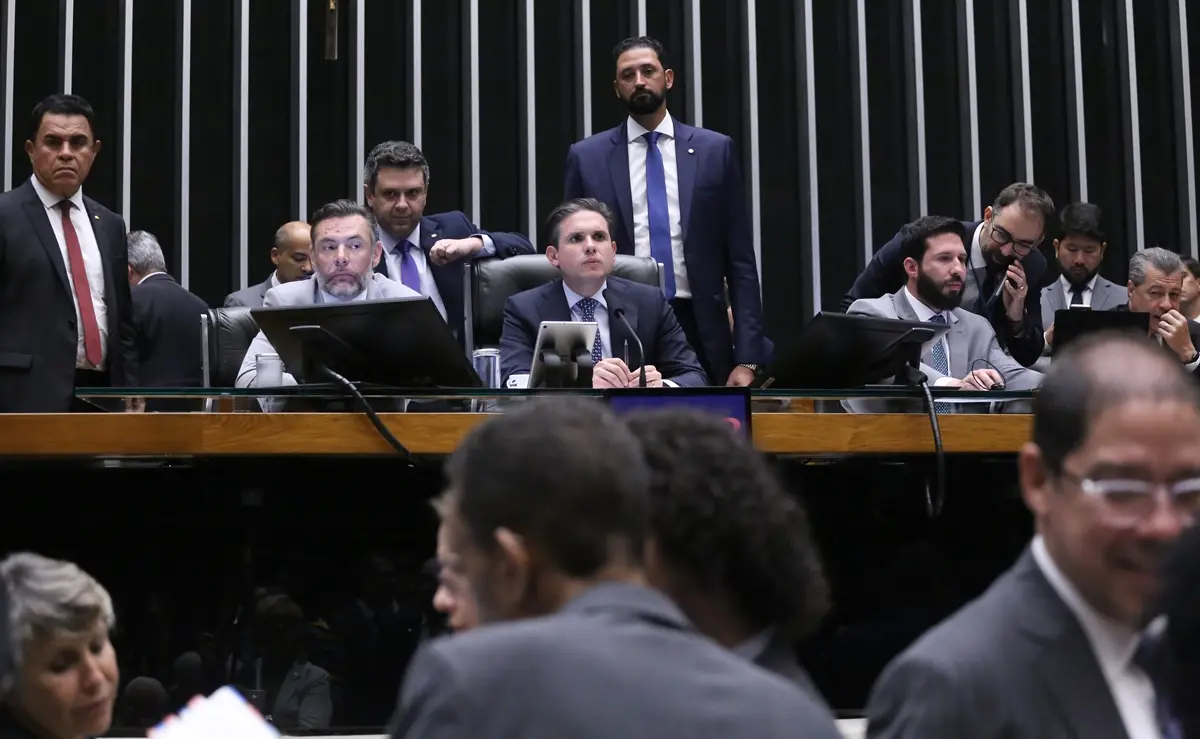 Imagem da notícia Fragilidade política de Hugo Motta transforma a Câmara dos Deputados em barril de pólvora