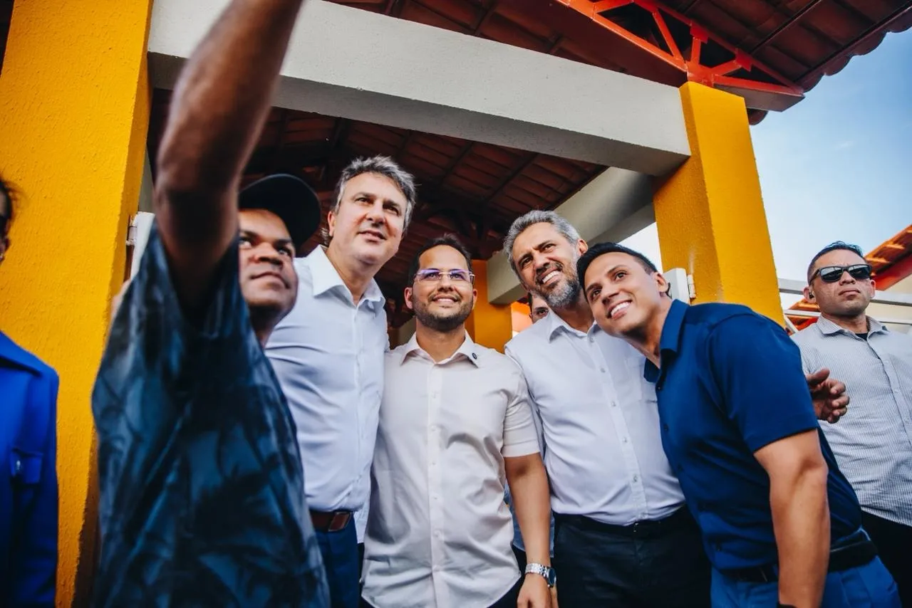 Evento contou com a participação de representantes da área da educação.
