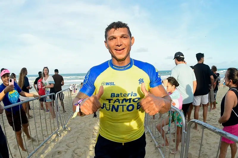Imagem da notícia Isaquias Queiroz surfa em Fortaleza e mira novos pódios na canoagem em 2026
