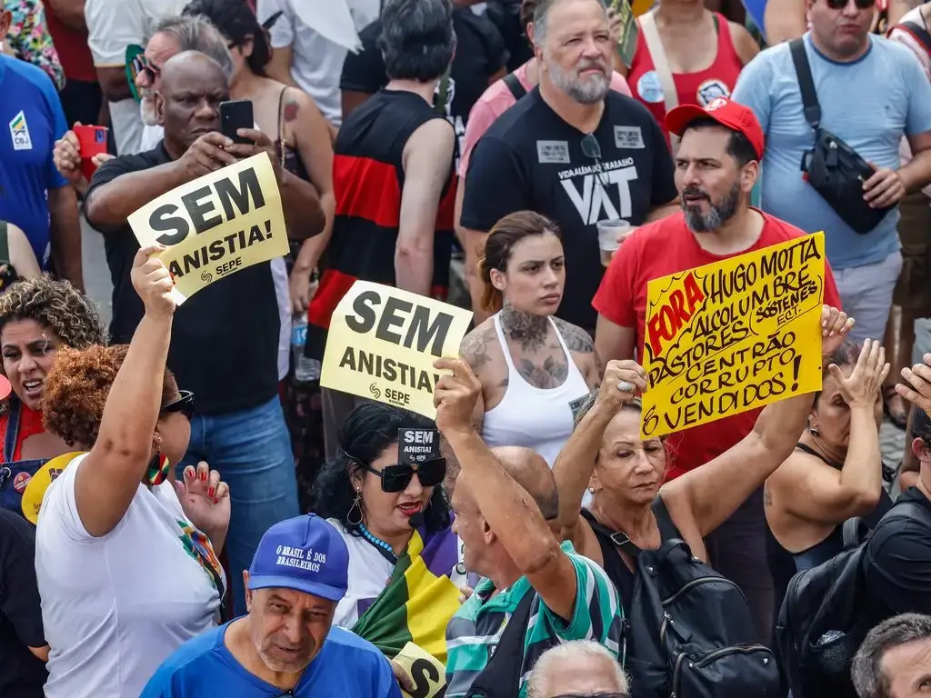 Imagem da notícia Manifestações contra PL da Dosimetria acontecem em diferentes capitais neste domingo (14)
