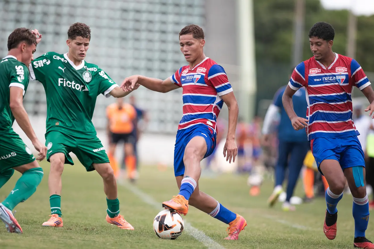 Imagem da notícia: Fortaleza vence Palmeiras, é campeão da Supercopa Capital Sub-17 e Fred conquista 1º título