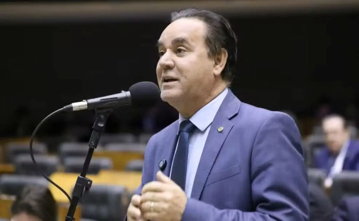 Imagem da notícia Quem é Adilson Barroso, suplente que deve assumir lugar de Carla Zambelli 