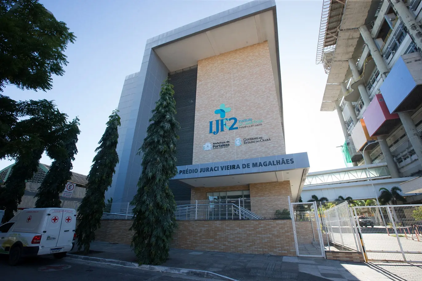 Imagem da notícia Elmano garante subsídio de R$ 70 milhões ao IJF e tratamento do câncer no interior !