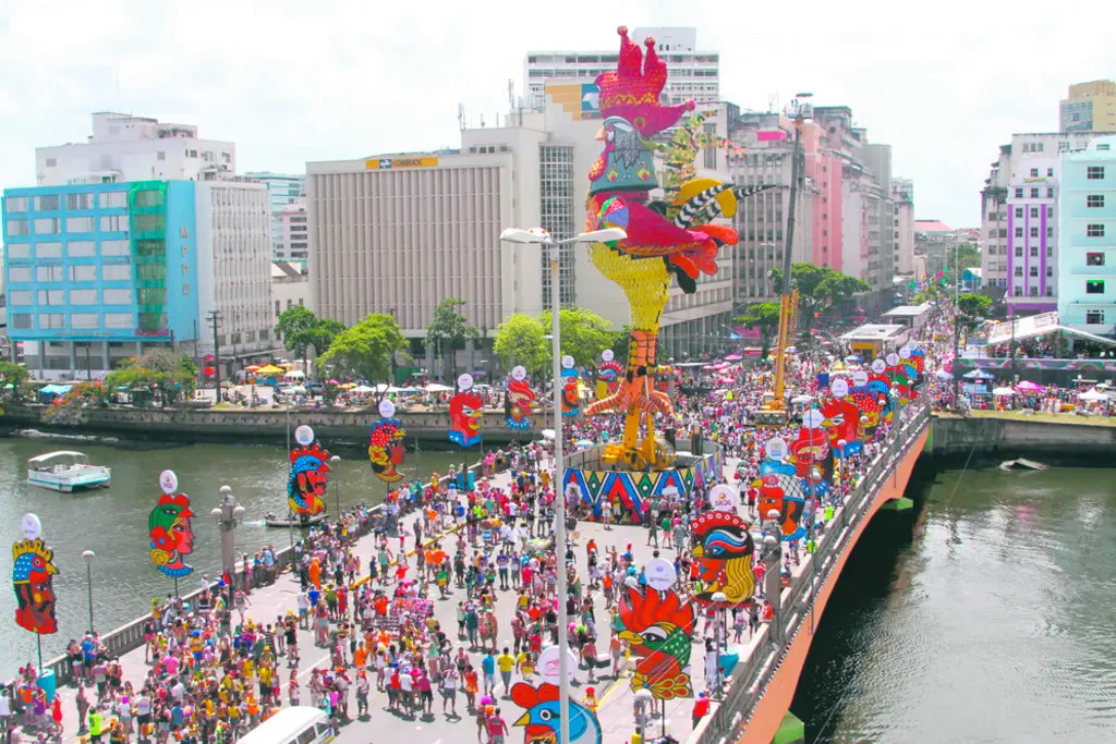 Imagem da notícia: Pernambuco suspende Carnaval de 2021 após aumento de casos de Covid-19