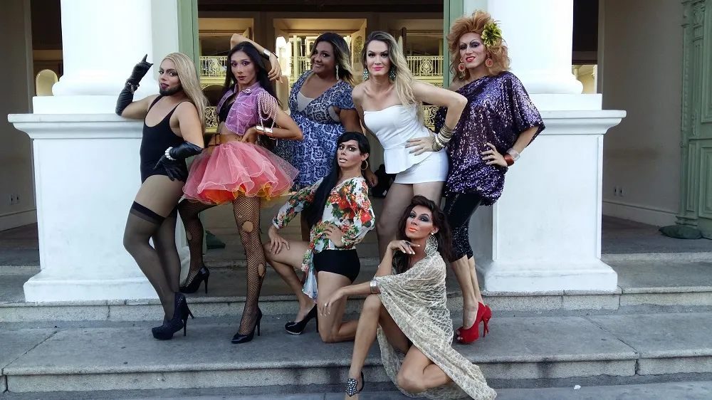 Integrantes do coletivo As Travestidas no equipamento, em 2015