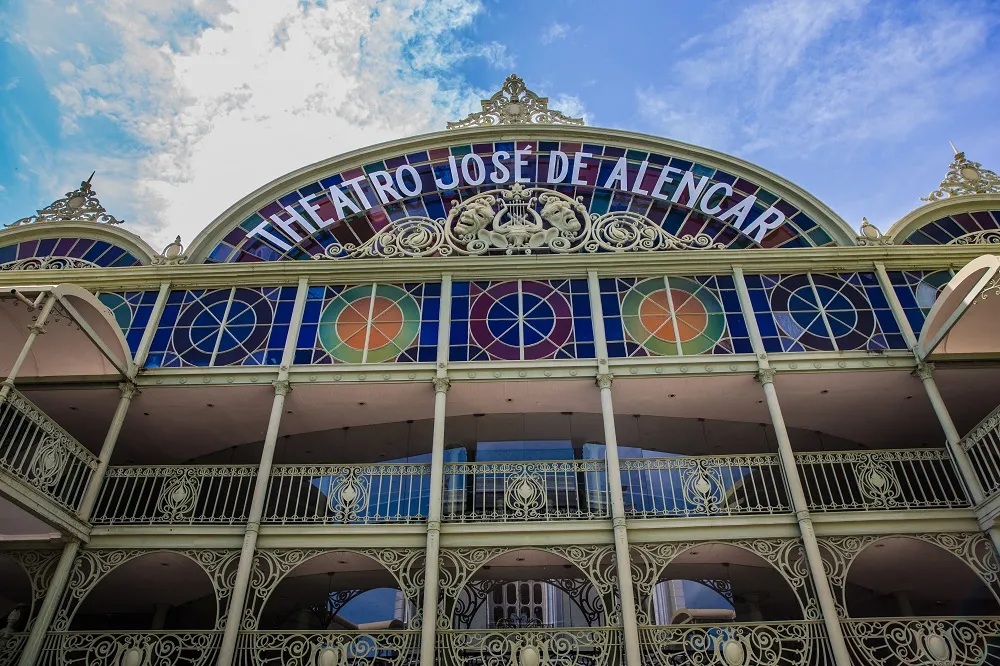 Foi pelos espaços do Theatro José de Alencar que Hiroldo Serra cresceu junto à família