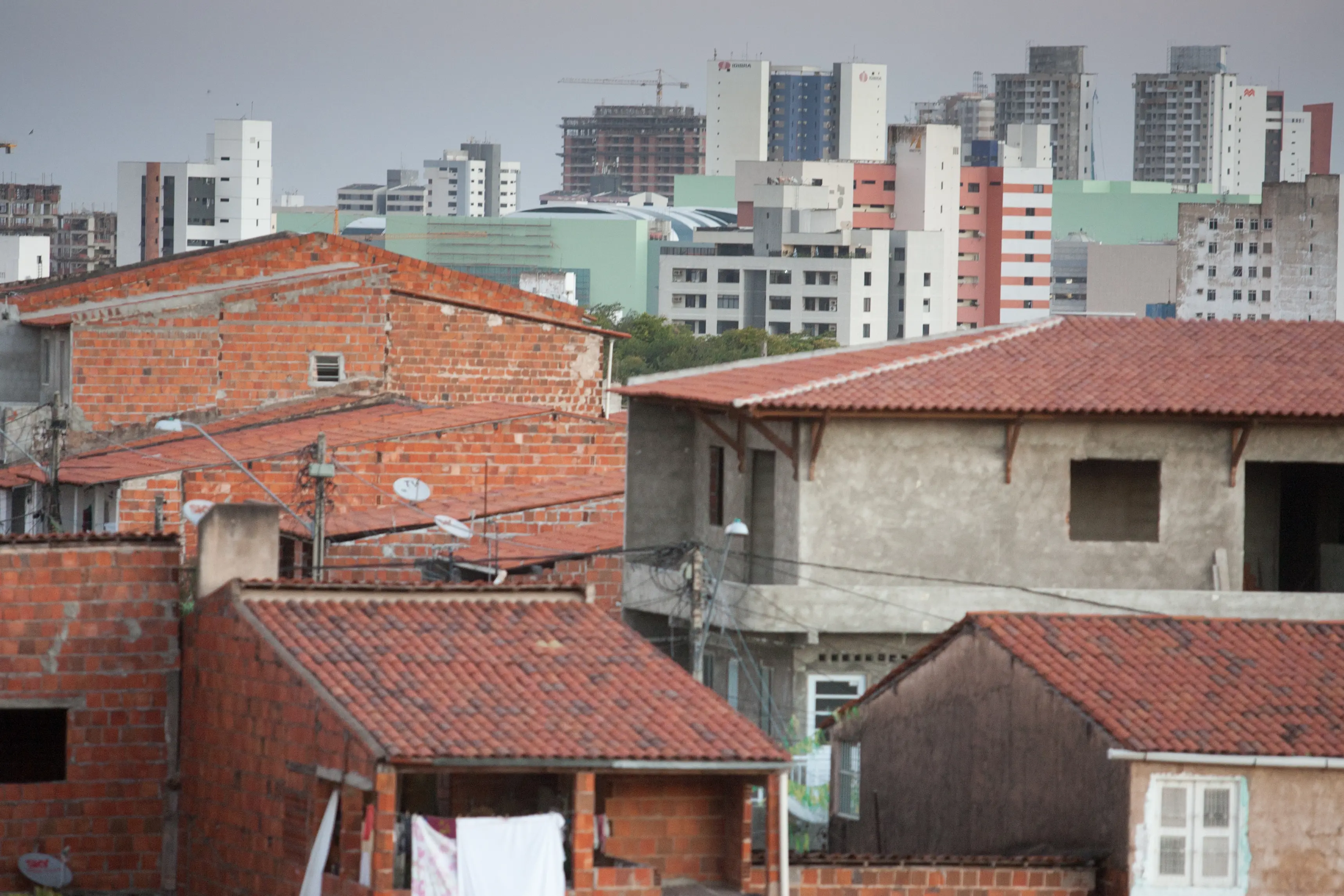 Imagem da notícia: Rendimento médio: Negros recebem 49% menos do que os brancos em Fortaleza, diz pesquisa