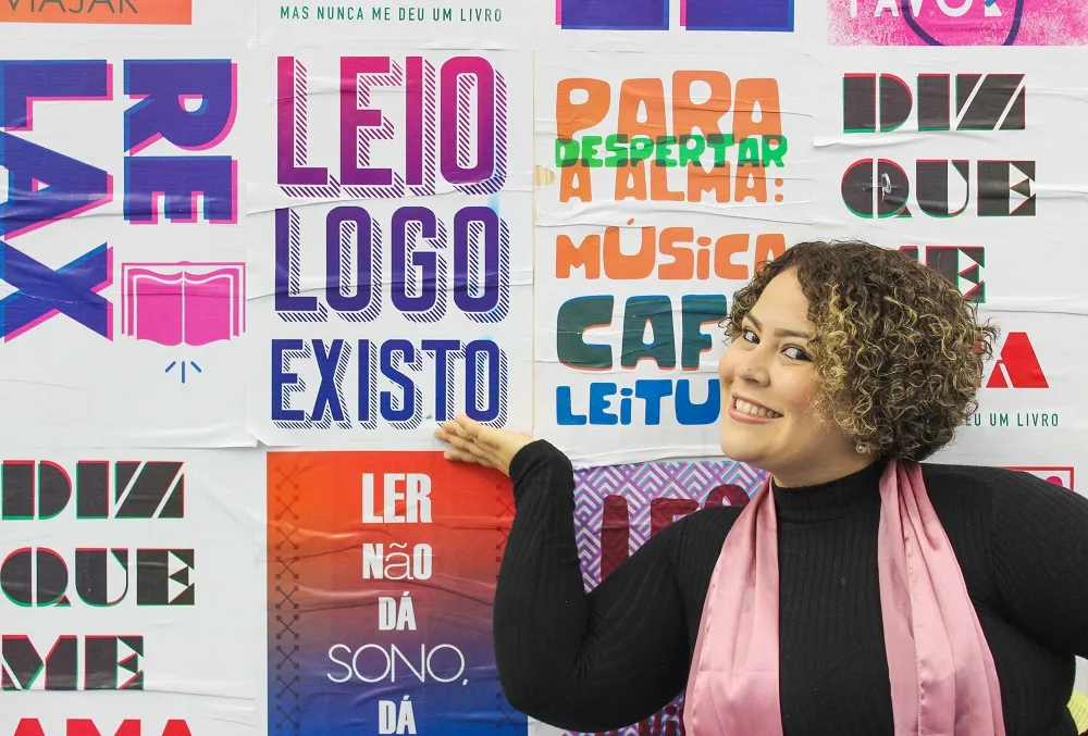 A escritora Julie Oliveira
