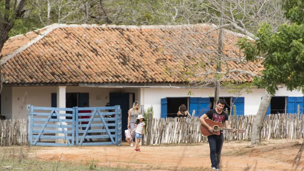 Fachada da fazenda Não Me Deixes, em Quixadá