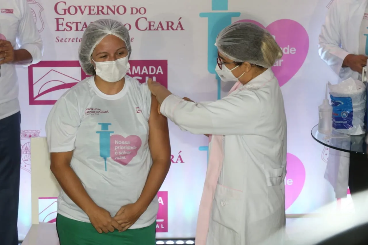 Cristine é fisioterapeuta e também foi vacinada