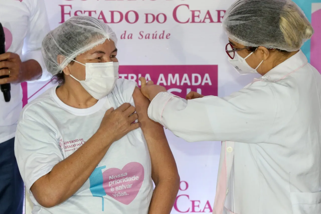 Maria de Jesus trabalha nos serviços gerais do hospital