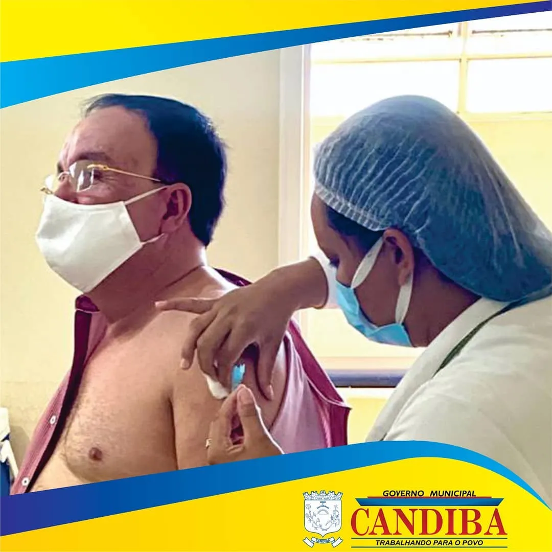 Imagem do prefeito se vacinando foi compartilhada nas redes sociais da Prefeitura