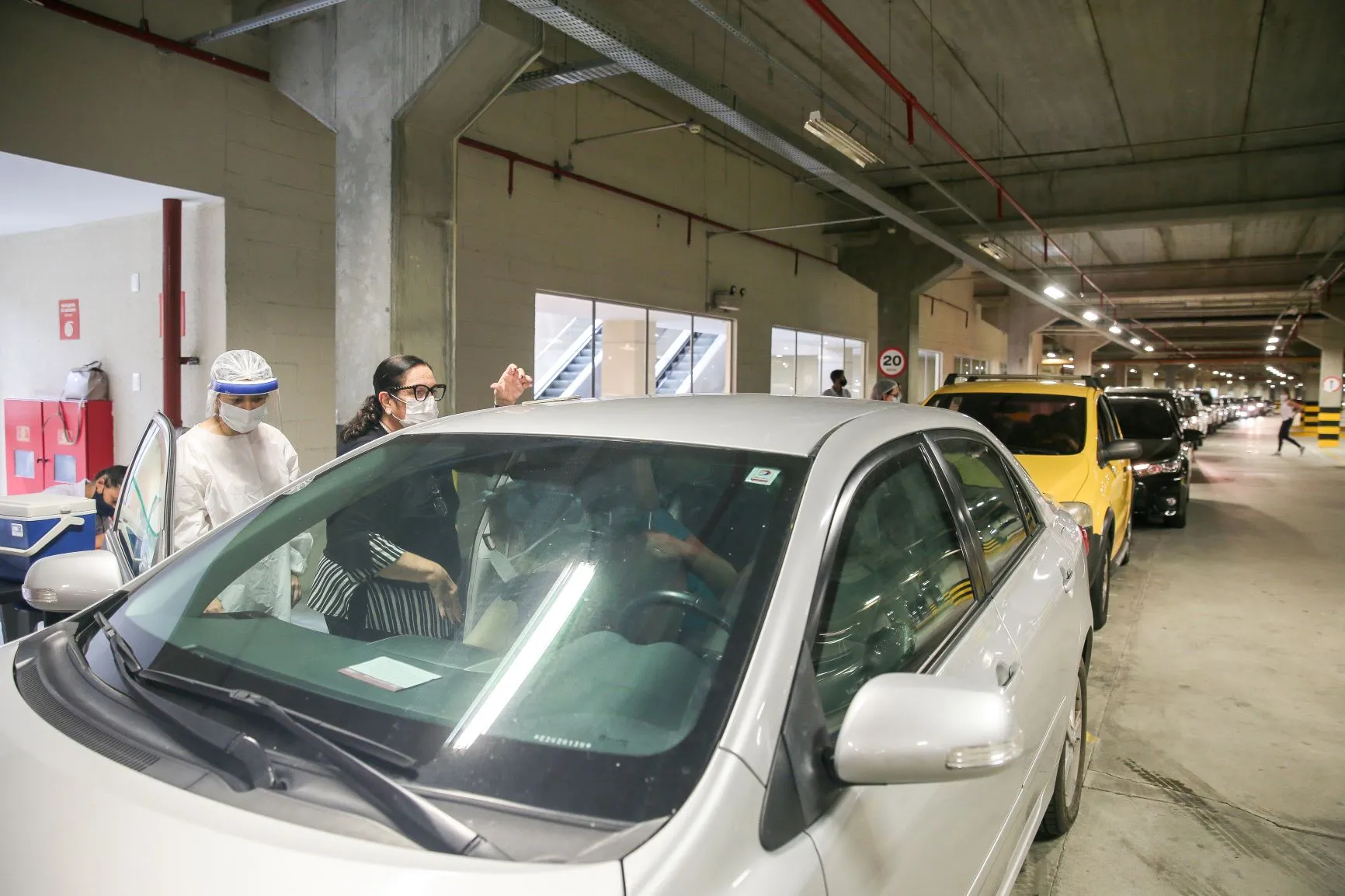 Centro de Eventos é ponto de vacinação para idosos em Fortaleza