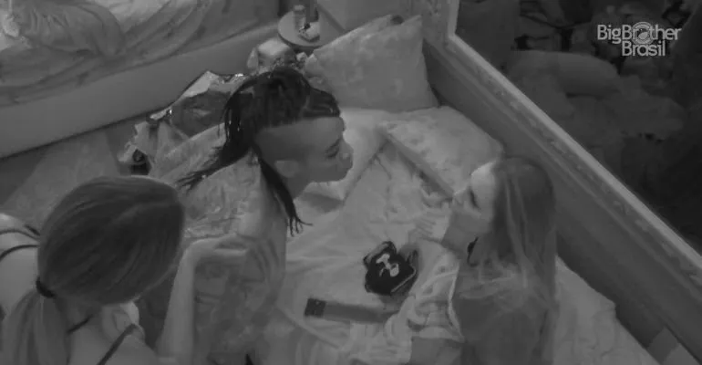 A discussão entre Karol e Carla Diaz ocorreu até mesmo em um dos quartos da casa, acordando os outros brothers