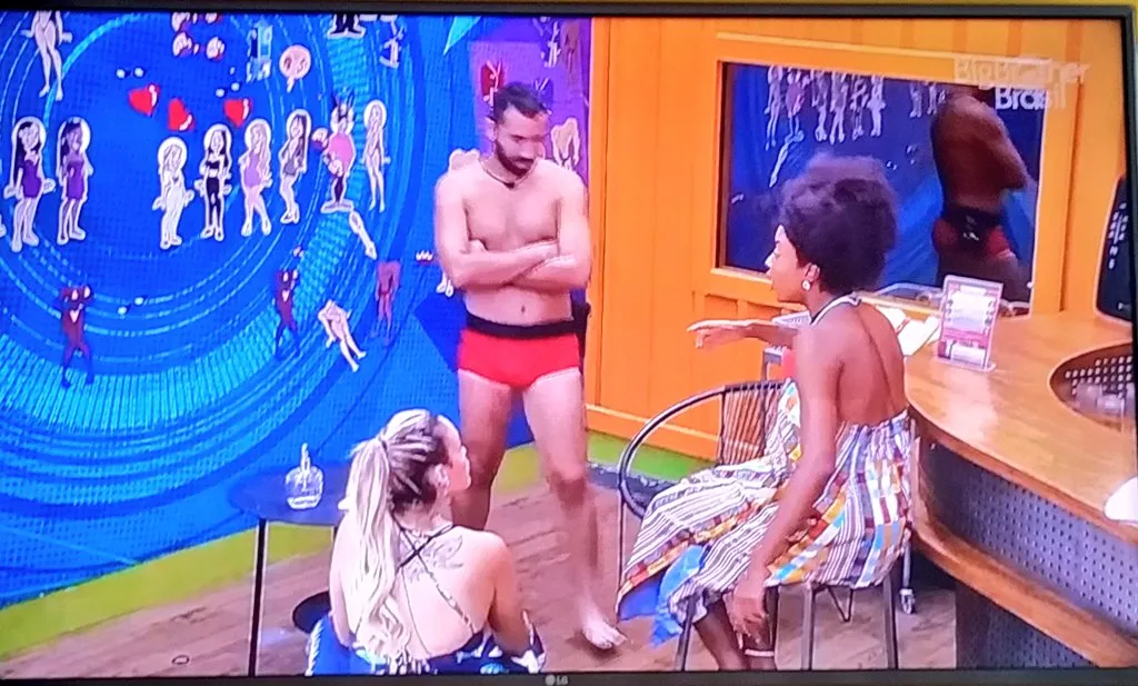 Mesmo com as críticas, fãs de Sarah e Gil afirmaram que os dois estariam sendo influenciados por Lumena