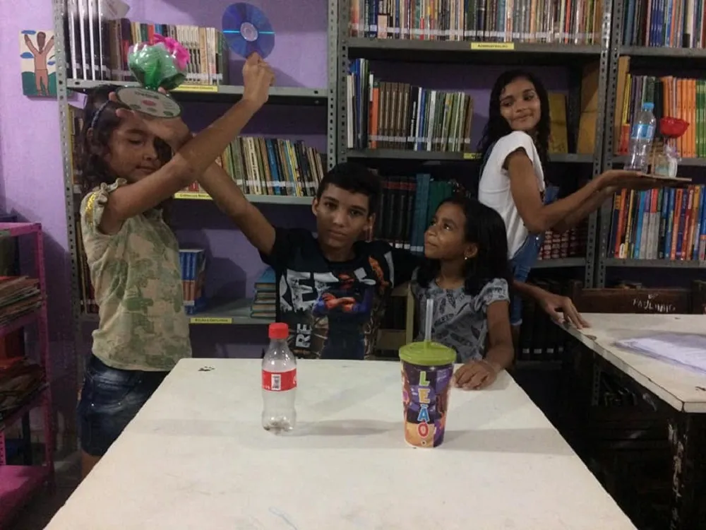 Inaugurada em 2009, a Biblioteca Comunitária Laura Barros de Lima possui 3 mil livros, englobando títulos infantis e infanto-juvenis, didáticos e paradidáticos