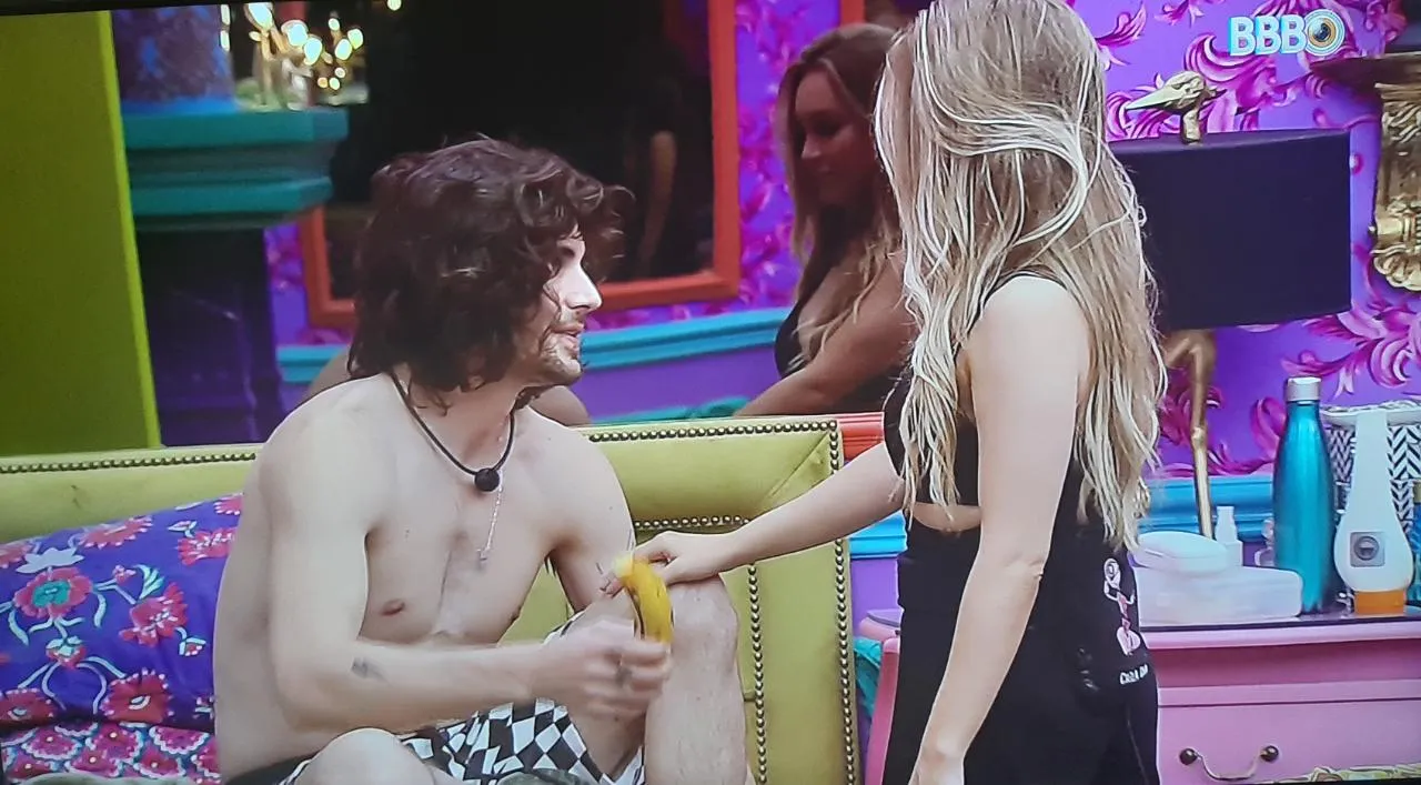 Fiuk recebeu uma banana da atriz