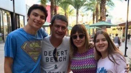 Tom tinha dois filhos frutos do primeiro casamento