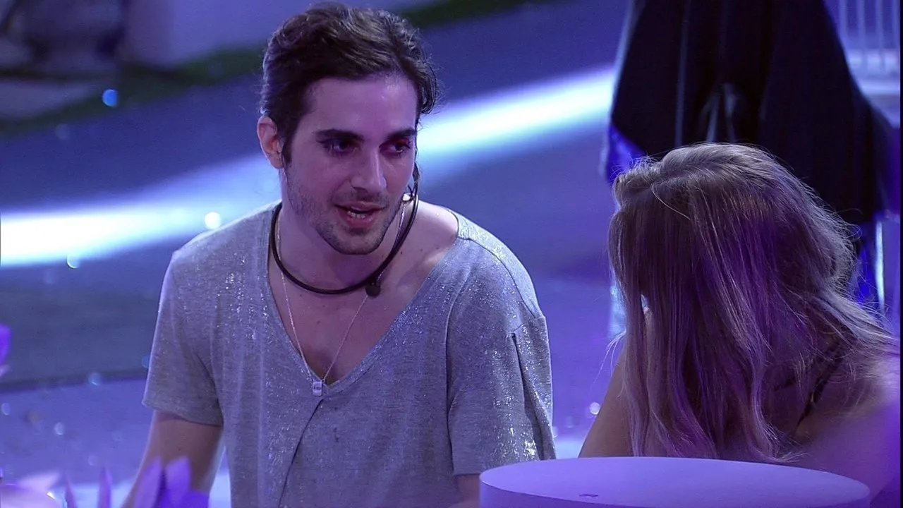 Fiuk recebeu vestido da produção do programa em uma das festas da edição