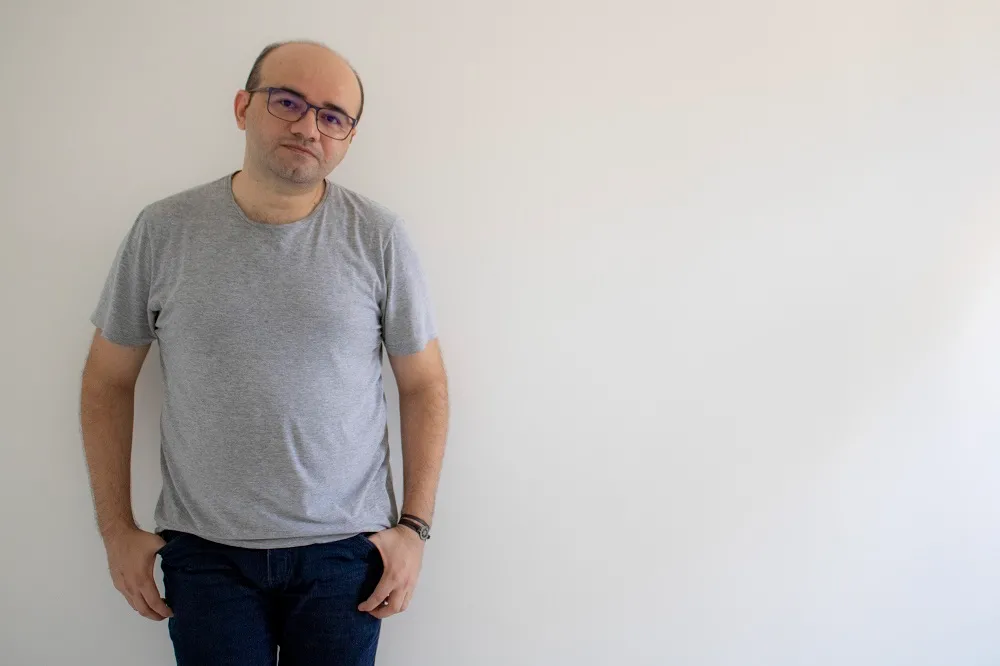Stênio é hábil em amplos aspectos na construção da trama, a começar pela forma como nomeia os personagens