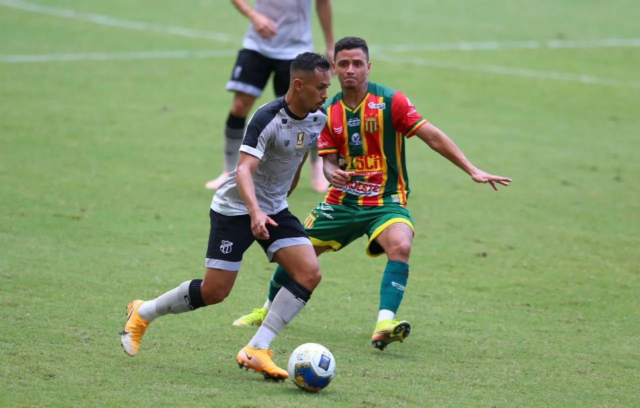 Lima recebeu chance entre os titulares contra o Sampaio Corrêa