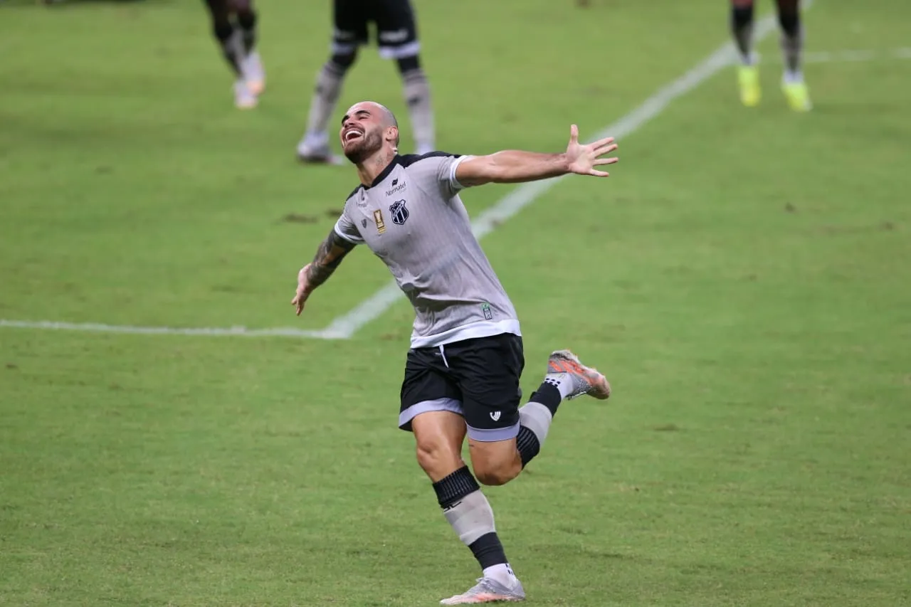 Felipe Vizeu deixou o Ceará em junho e foi anunciado pelo Yokohama, do Japão