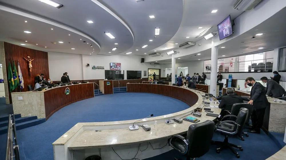Os vereadores de Fortaleza aprovaram lei que classifica Igrejas como atividades essenciais