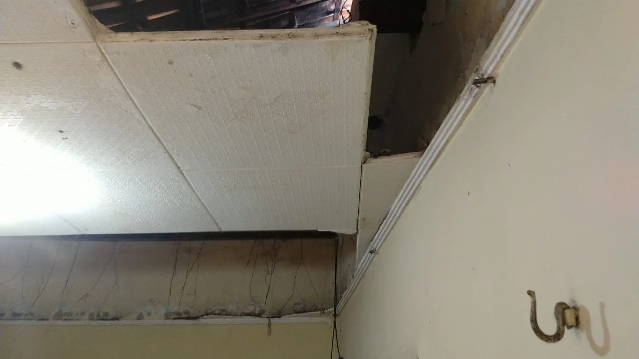 Forro de residência na vizinhança cedeu com o impacto da explosão