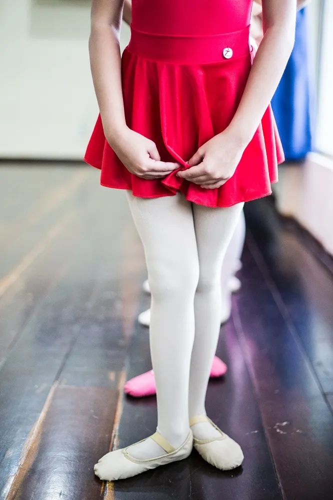 Diretora do Centro de Ballet Clássico Mônica Luiza defende que o retorno presencial das aulas otimizará um melhor acompanhamento físico e mental dos estudantes