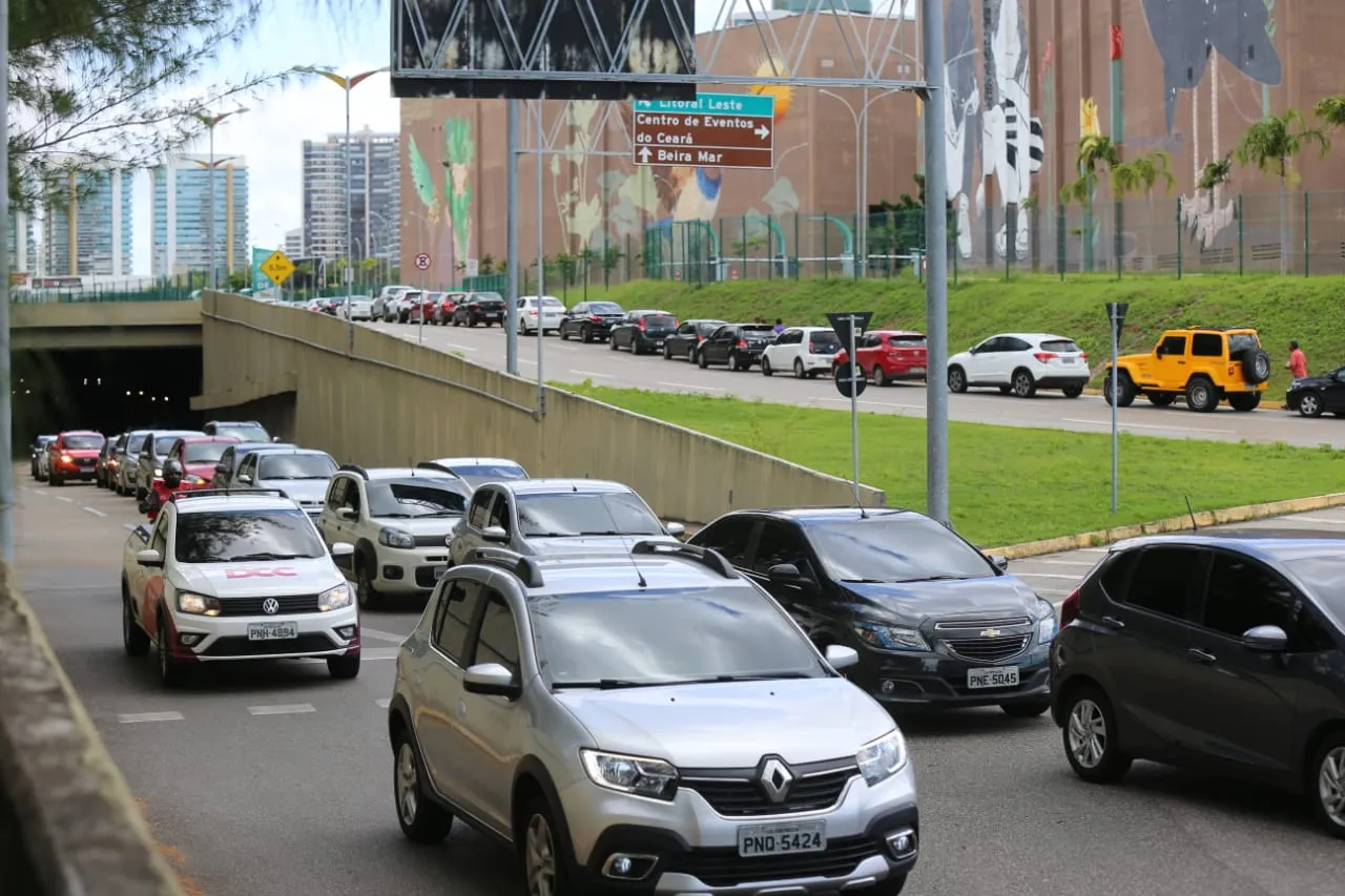 Imunização com a segunda dose da vacina contra a Covid-19 também ocorre no Centro de Eventos nesta quinta.