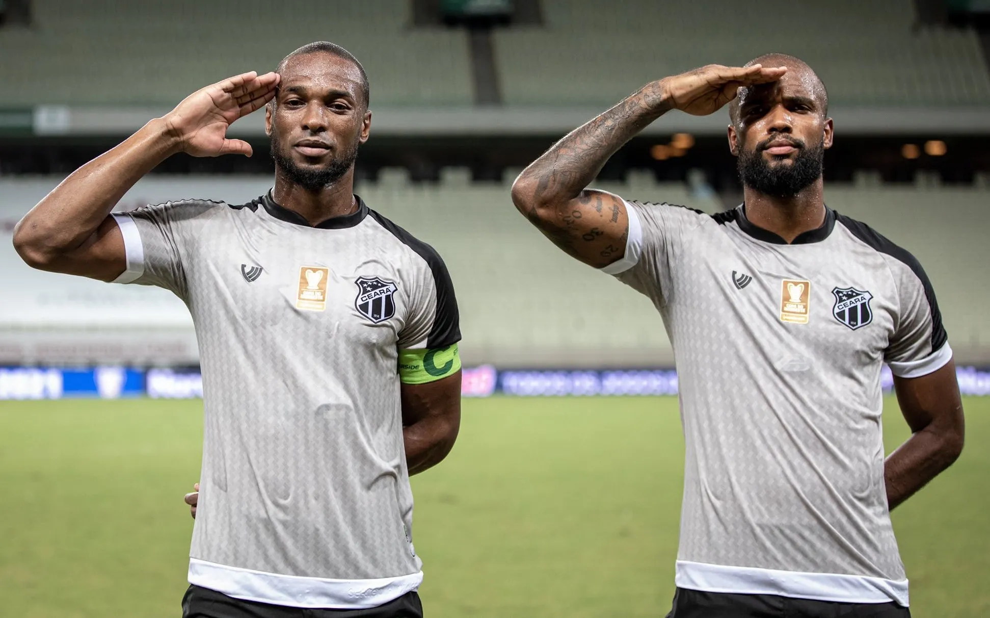 O capitão alvinegro Luiz Otávio forma dupla de zaga com Messias
