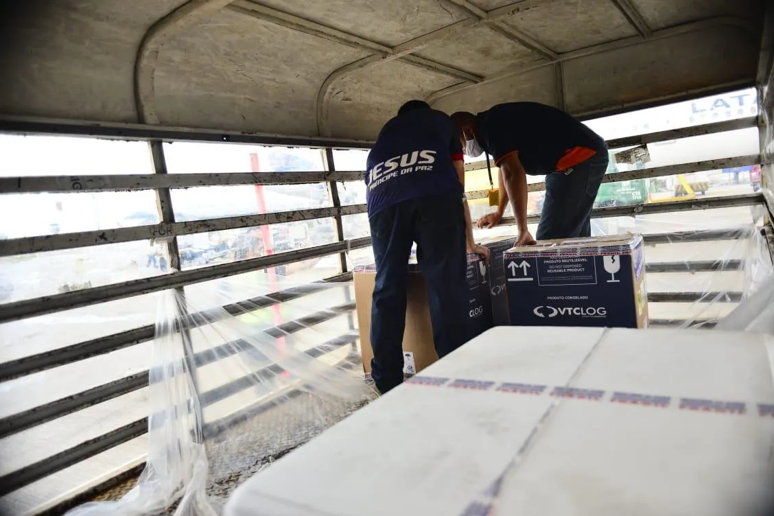 Primeiro lote de vacinas da Pfizer desembarcou no Aeroporto de Fortaleza