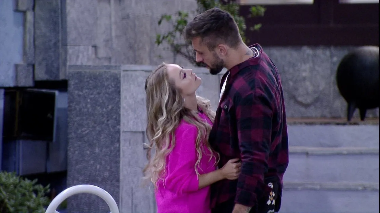 Carla e Arthur protagonizaram os dois paredões com maior número de votos por minuto da história do BBB