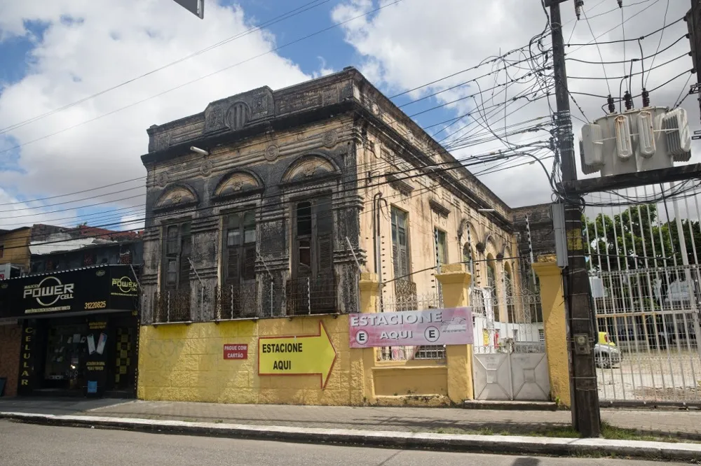 O Casarão dos Gondim, na Rua General Sampaio, no Centro está tombado provisoriamente desde 2011