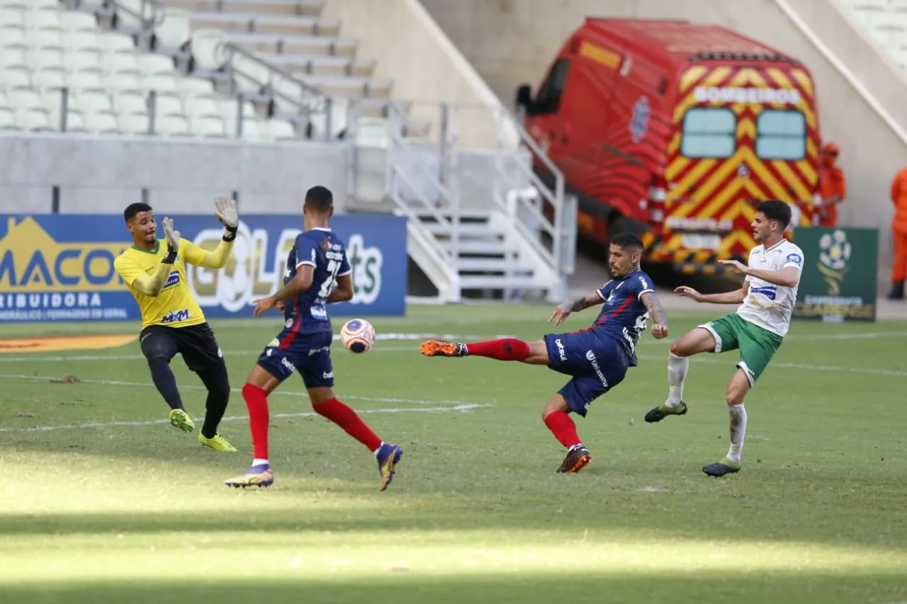 O zagueiro João Paulo fez um gol anulado de modo equivocado pela arbitragem