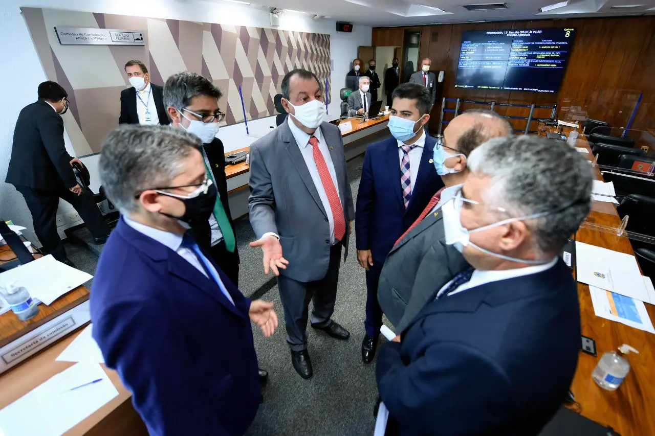 Imagem da notícia: Com trocas de farpas, CPI da Covid já teve outros embates entre Eduardo Girão e Omar Aziz