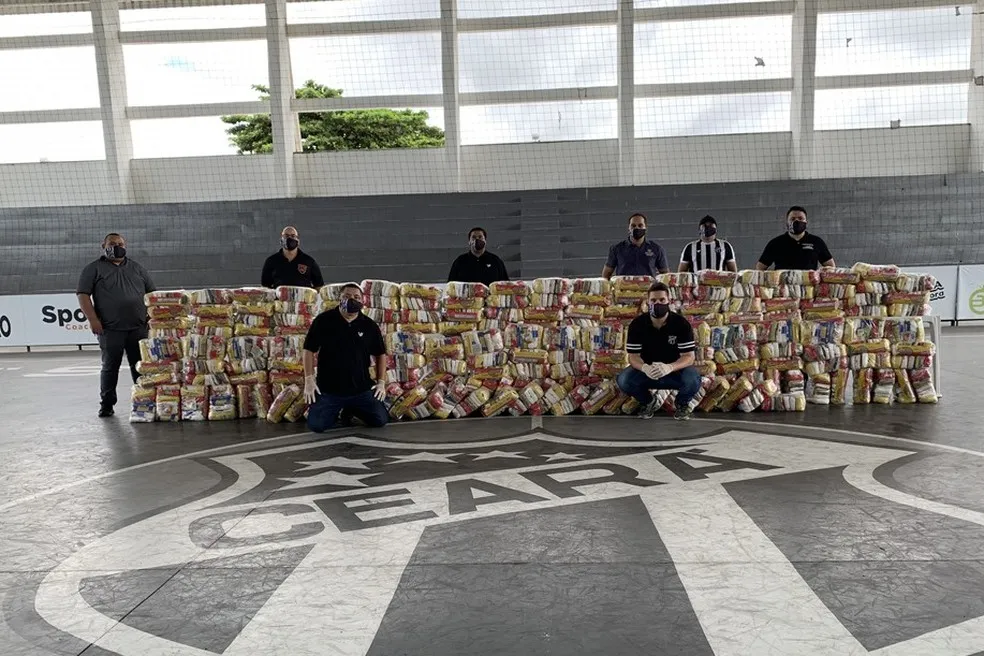 O clube reuniu alimentos e realizou doações para pessoas em situação de vulnerabilidade