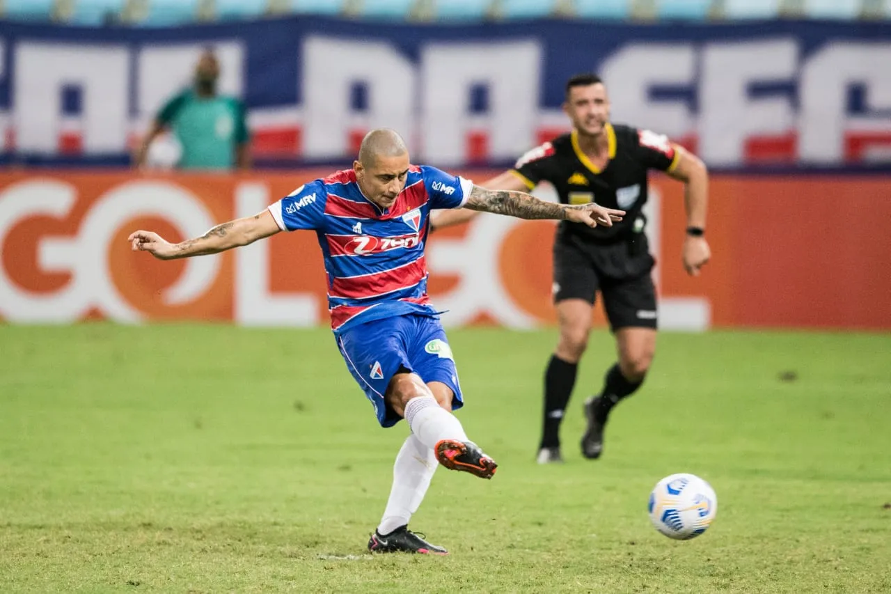 O Fortaleza venceu com gol de pênalti de Wellington Paulista