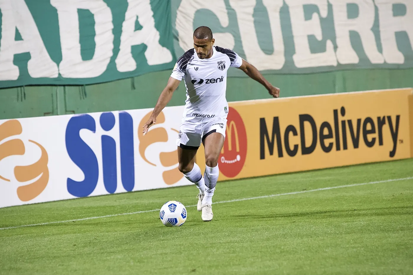 Gabriel Dias chegou ao elenco alvinegro em 2021 para brigar pela posição