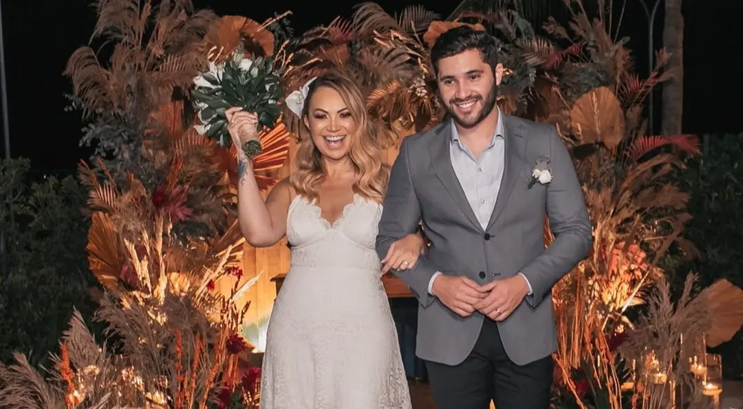 Imagem da notícia: Solange Almeida revela imagens do casamento com o empresário Monilton Moura; assista