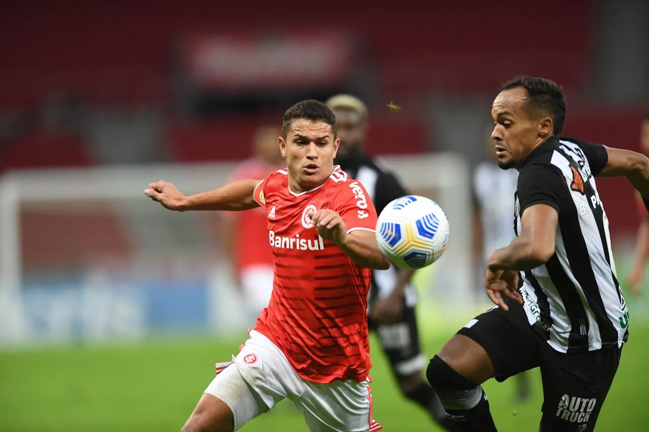 Do sistema defensivo, o lateral Bruno Pacheco é o nome mais regular do Ceará