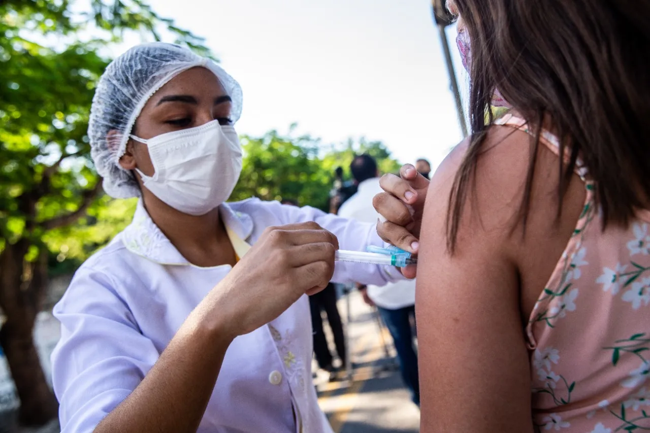 A vacinação dos profissionais da educação teve início generalizado no Ceará no dia 29 de maio.