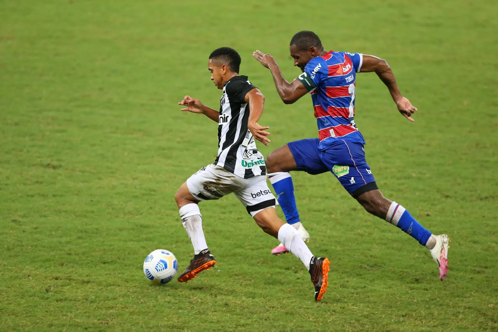 O atacante João Victor participou de jogos pelo profissional do Ceará em 2021