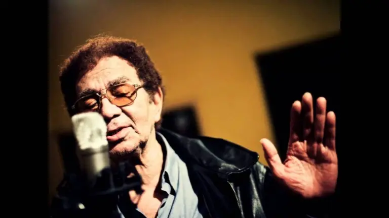 Imagem da notícia: Galo da Madrugada de 2024 homenageia Reginaldo Rossi, o 'Rei do Brega'