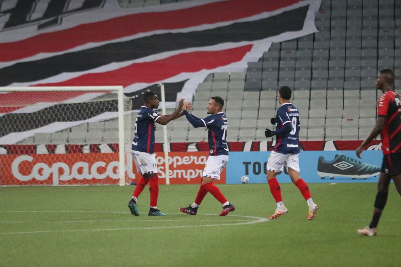 O Fortaleza conseguiu ter momentos de superioridade contra o Athletico-PR