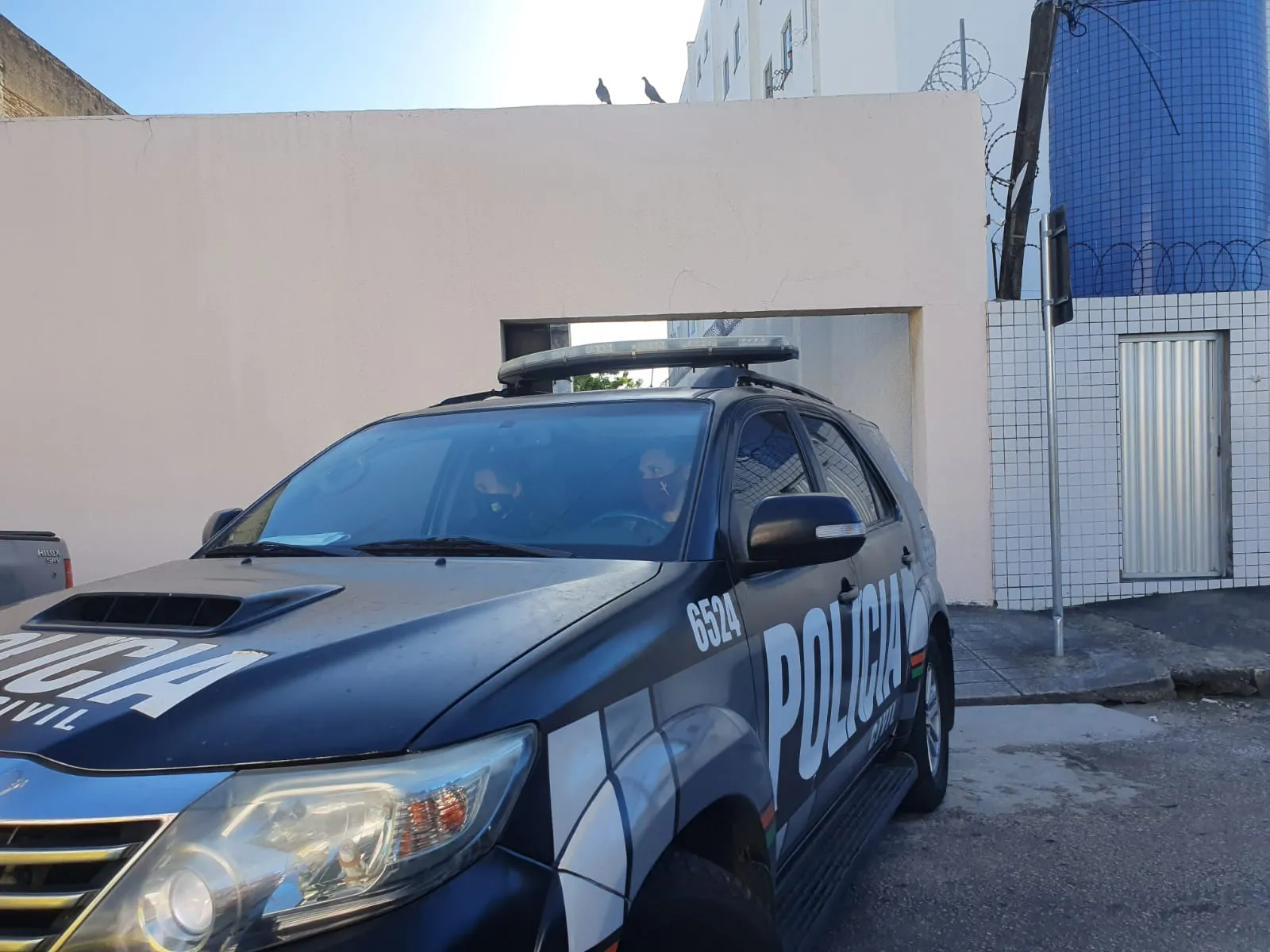 Cantor foi levado a unidade prisional em viatura da Polícia Civil por volta das 15h45 desta sexta