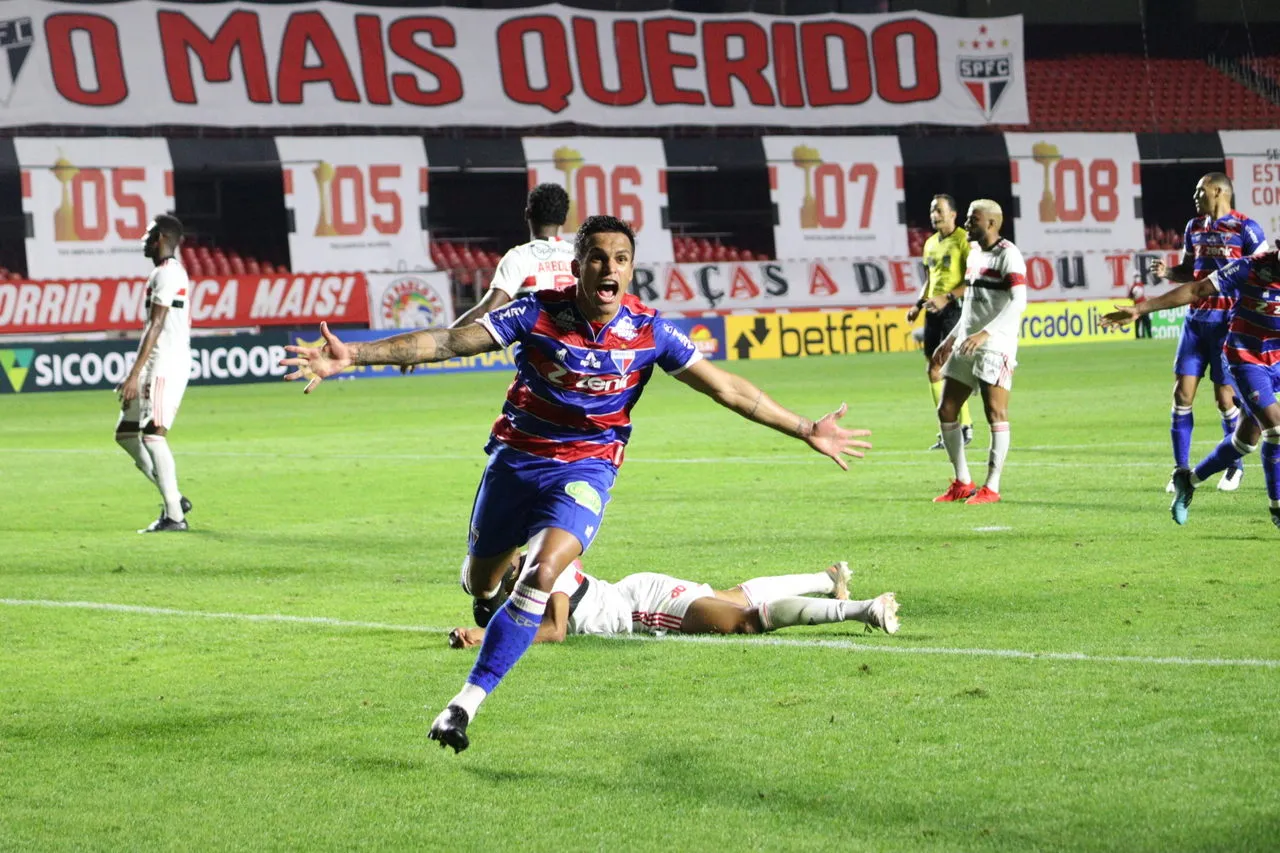 Robson garantiu o triunfo do Fortaleza com gol de cabeça no 2º tempo