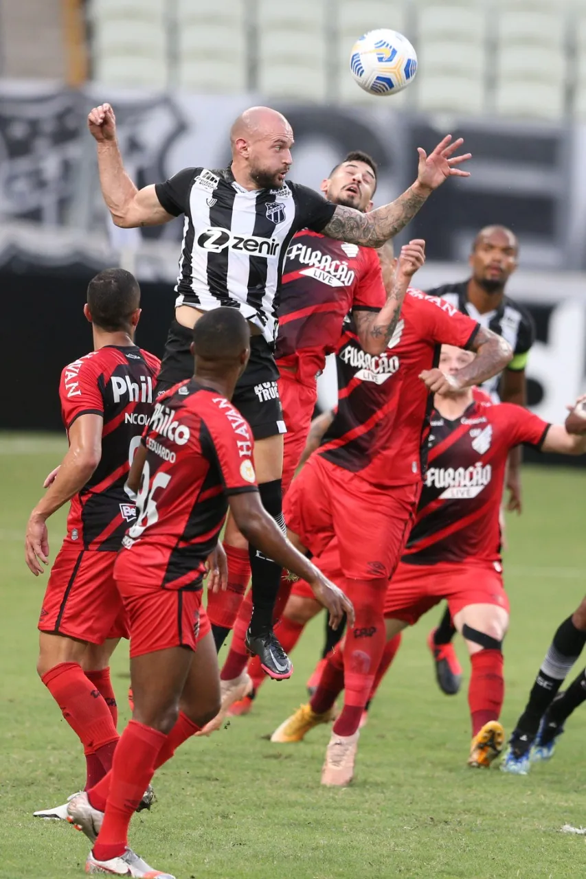 Marlon ganhou espaço no elenco do Ceará com o avanço da temporada