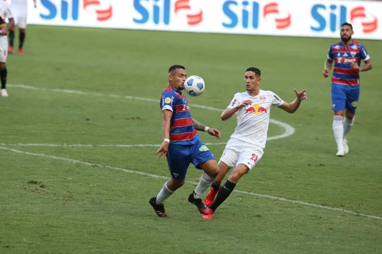 O atacante Igor Torres ganhou chance entre os titulares do Fortaleza na ausência de David, suspenso